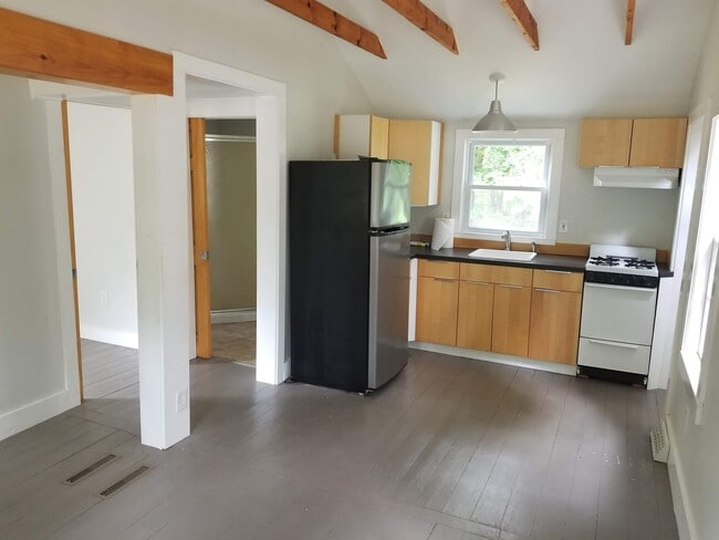 Photo - 980 Careswell St