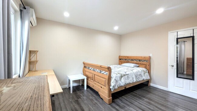 1299 W 37th Dr Unit 1