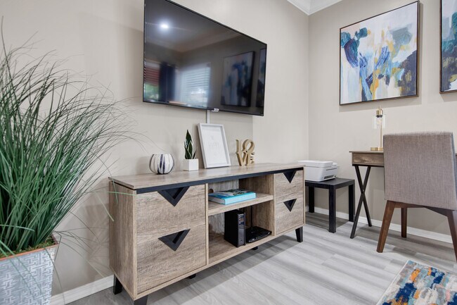 Photo - 210 W Elk Ave Unidad # 1