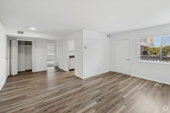 Building Photo - ReNew Alexandria Rental