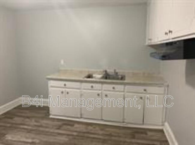 Photo - 205 Porter St SW