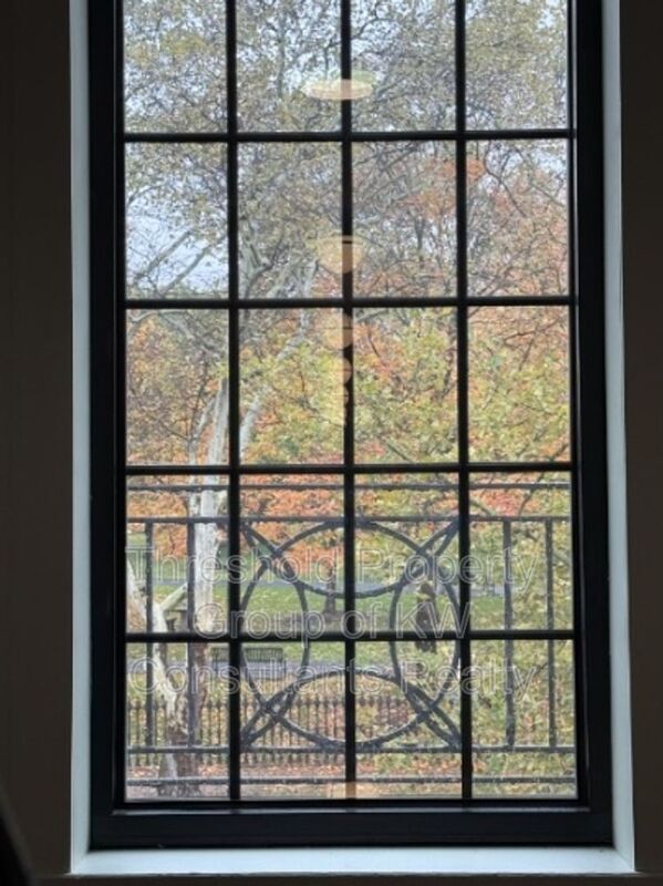 Building Photo - 451 E Town St Unit 101