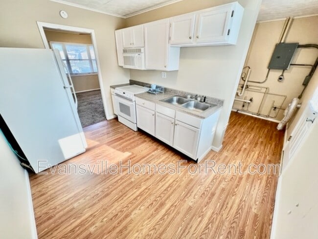 Photo - 1525 Waggoner Ave