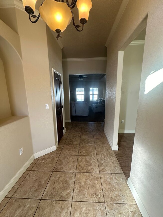 Photo - Stunning 4 Bed Home! 3 Car garage ! Mesa School District!