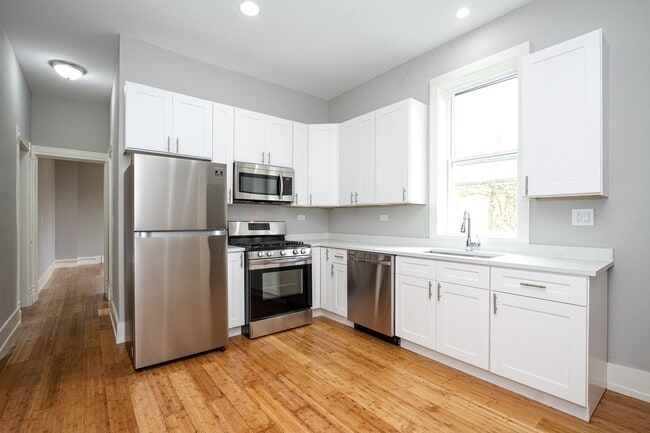 Cocina - 7132 S Ellis Ave