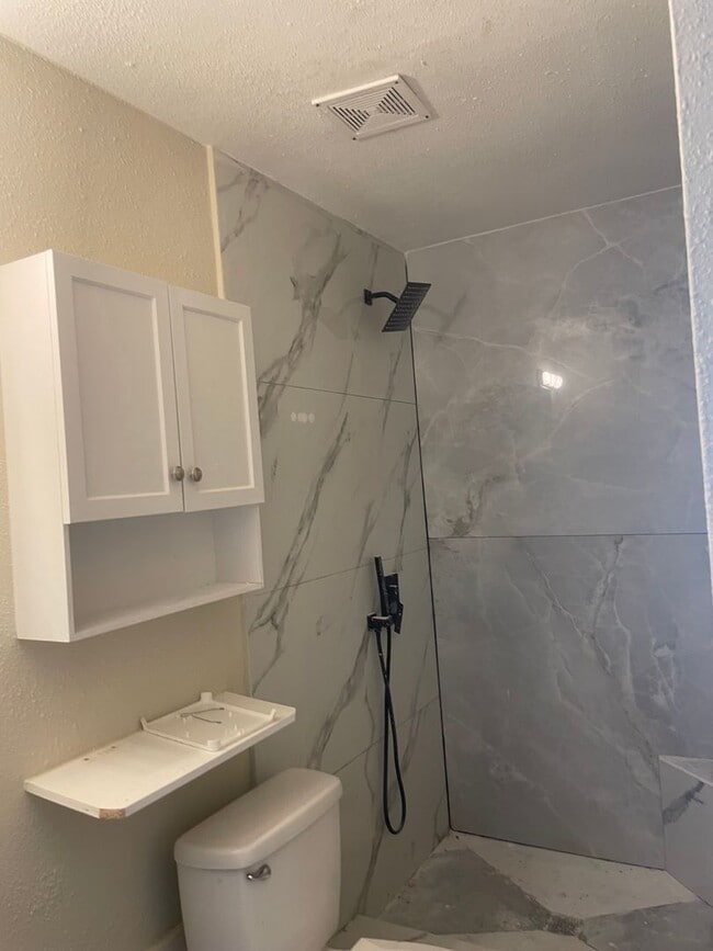Photo - Single Family House 4bed/2bath Rent $1850/month ready June 2026