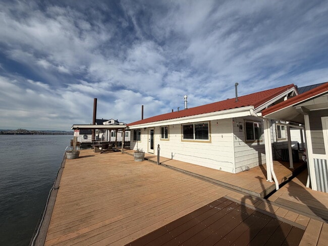 Building Photo - 2 Bedroom - 1 Bath Floating Home
Available for Move In 1/16/2026!!