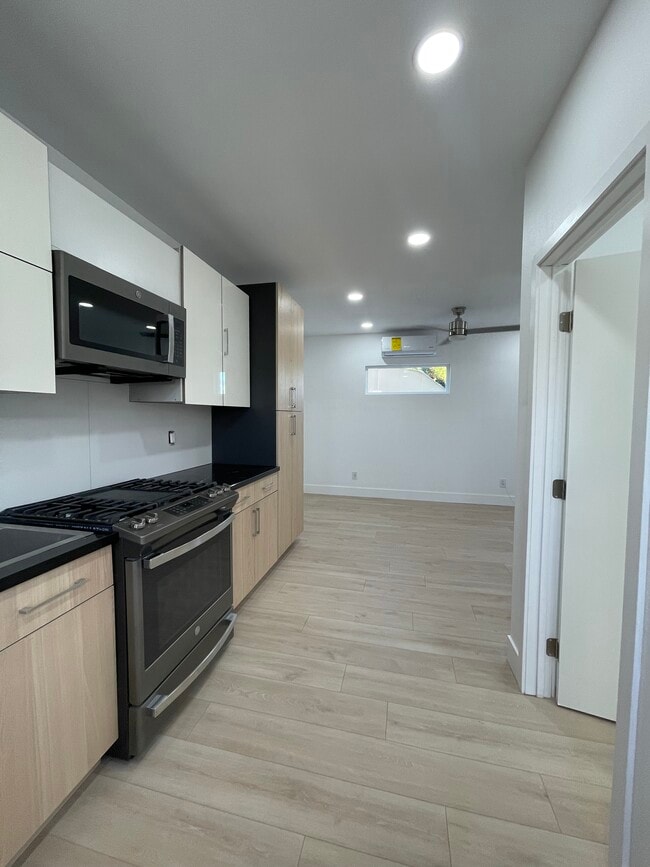 Photo - 446 Satinwood Way