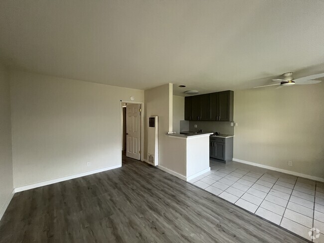 Building Photo - 207 S Lillie Ave Unit 5 Rental