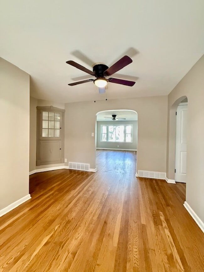 Photo - ASHLAND - 2 Bedroom Move-In Ready! Unidad 701
