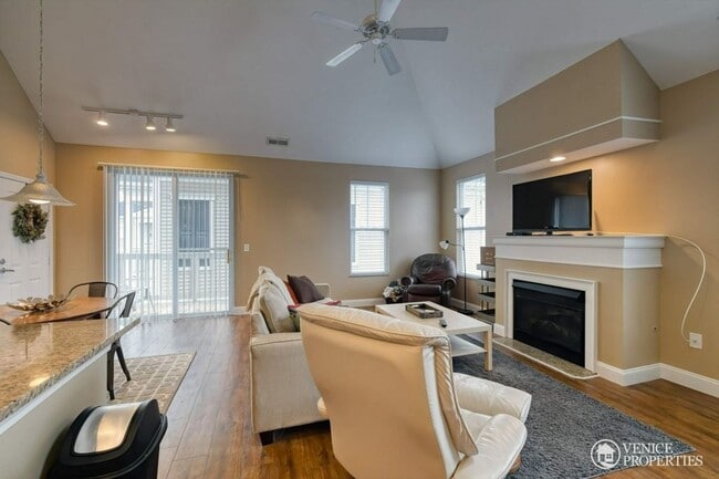 Photo - Three Bedroom with garage near Grandview Unidad 1785 Drayton Court