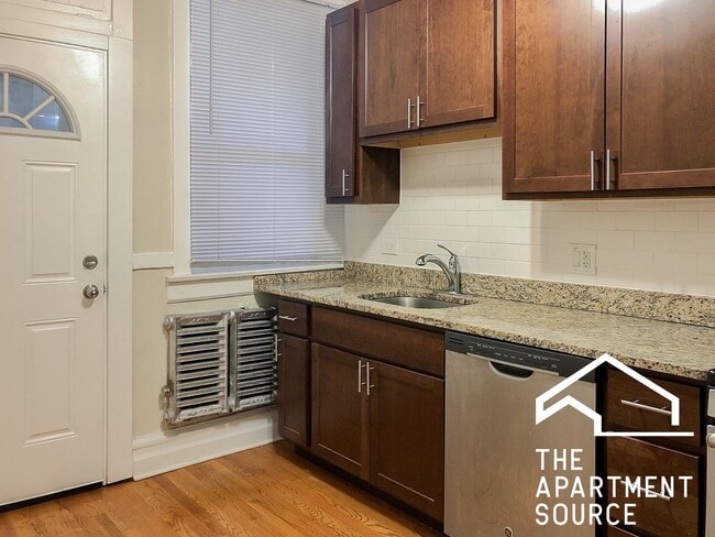 Building Photo - 1607 W Berteau Ave Unit 1