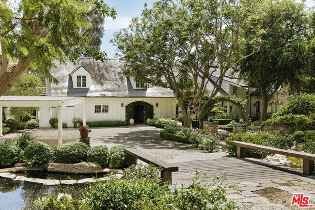 Photo - 6825 Zumirez Dr