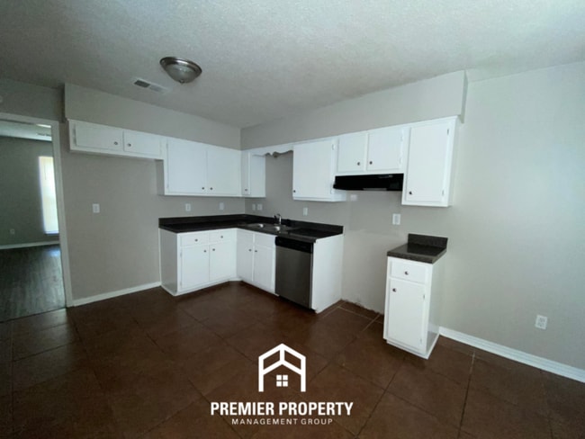 Photo - 4048 Naylor Rd