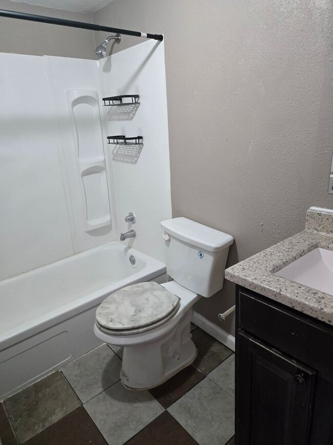 Photo - 900 E Dale St