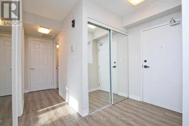 Photo - 107 - 70 FIRST STREET Unité 107