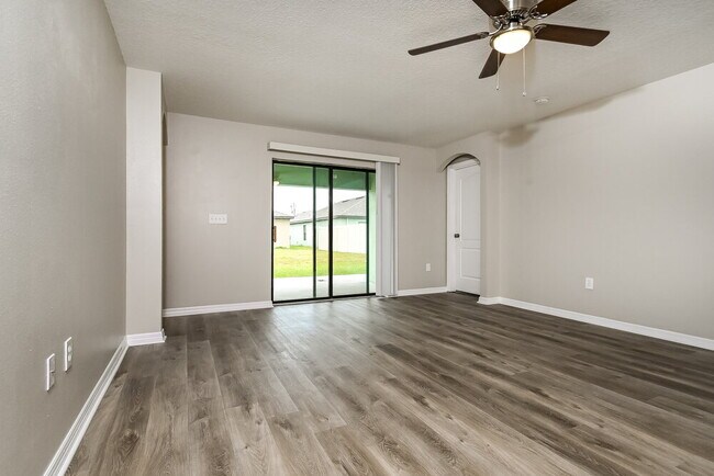 Photo - 920 Wynnmere Walk Ave