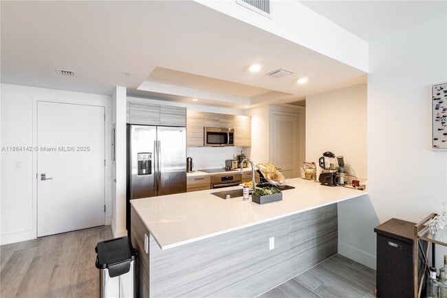 Building Photo - 121 NE 34th St Rental
