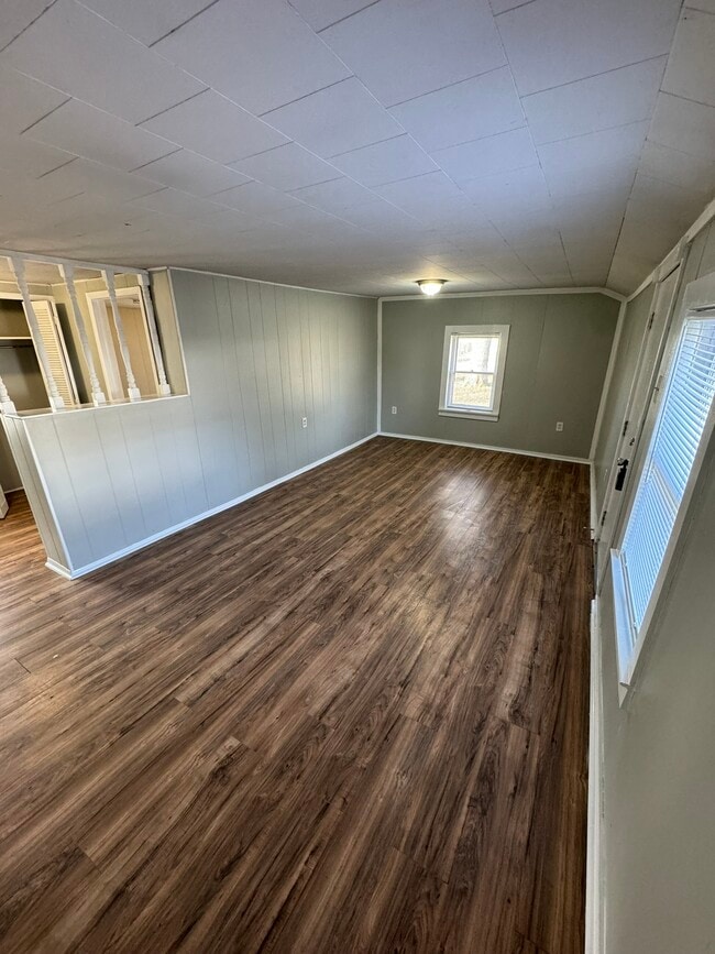 Photo - 868 Midland Ave