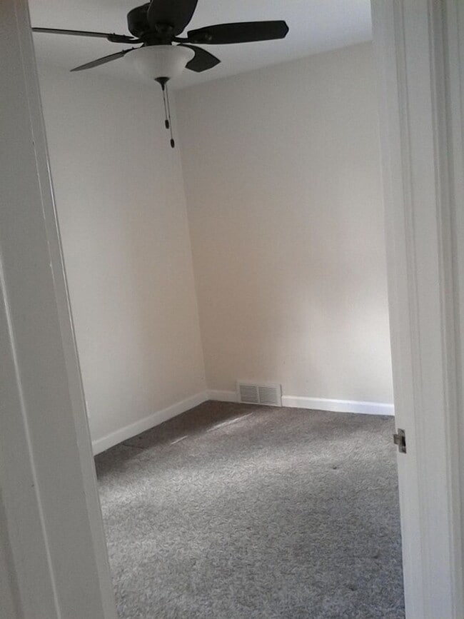 Photo - Charming 2-Bedroom Unit in Quiet Moline Location