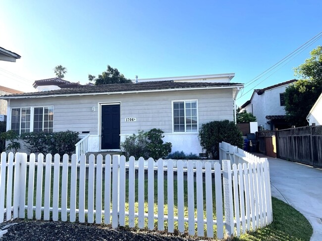 Photo - 1706 Pullman Ln Unidad 1706 A (Rear)