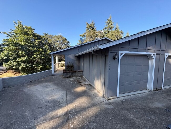 Building Photo - 2 Bedroom 1.5 Bathroom Duplex in Southwest Eugene Unit 1697 Ardendale Ln