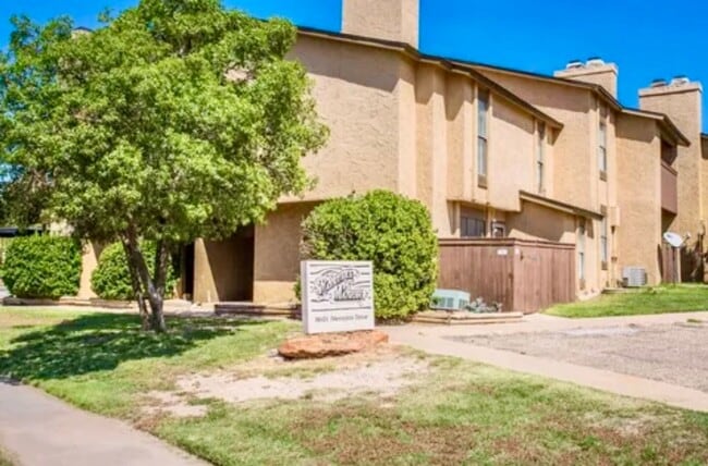 Building Photo - One bedroom Condo in Raintree Manor