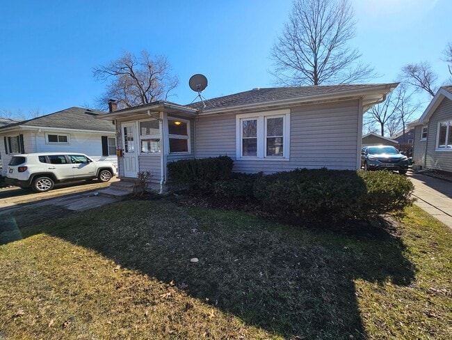 Photo - 2 bed, 1 bath. Hardwood floors.