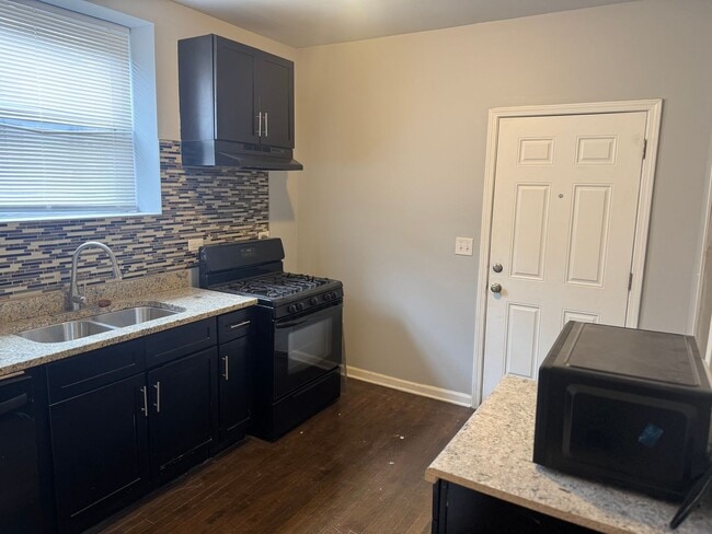 Building Photo - 8234 S Maryland Ave Unit 3 Rental