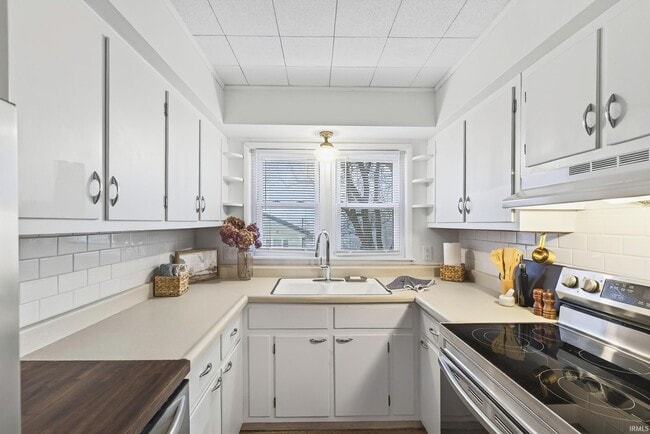 Photo - 201 W Church Ln