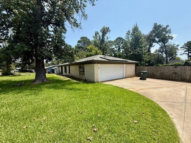 Photo - Spacious 3 Bedroom Home in Whitehouse ISD! Tour Today!
