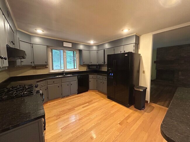 Photo - 16 E Hill Rd