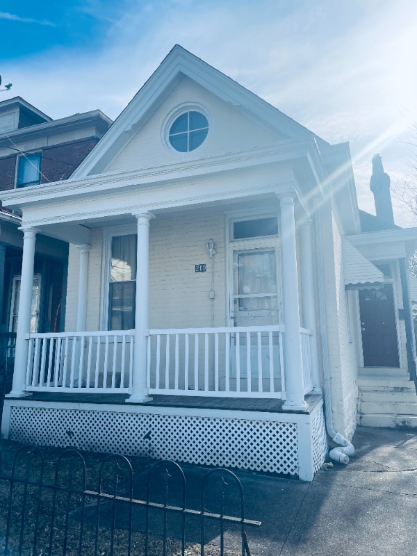 Photo - 219 W 15th St