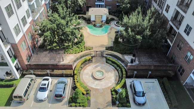 Building Photo - 5455 Richmond Ave.