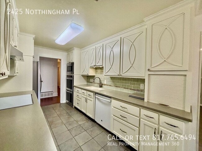 Photo - 2425 Nottingham Pl