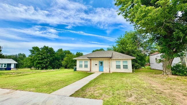 Photo - Charming 2-Bed Home in Chickasha - Move-In Ready