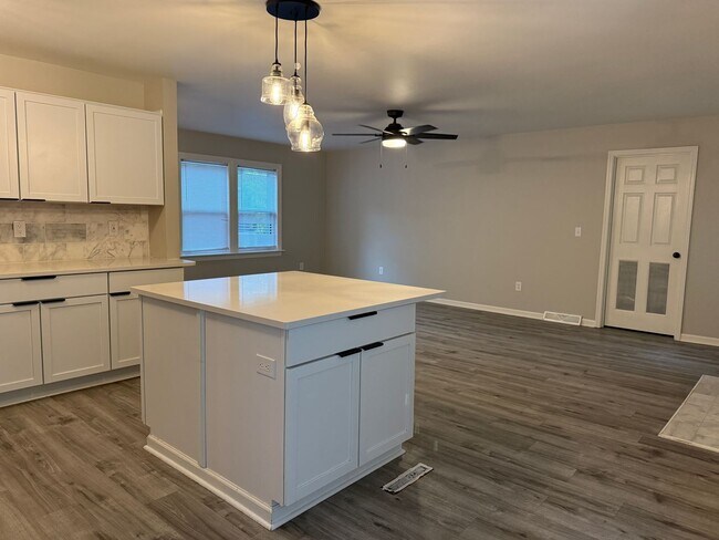 Photo - 125 Sawmill Dr