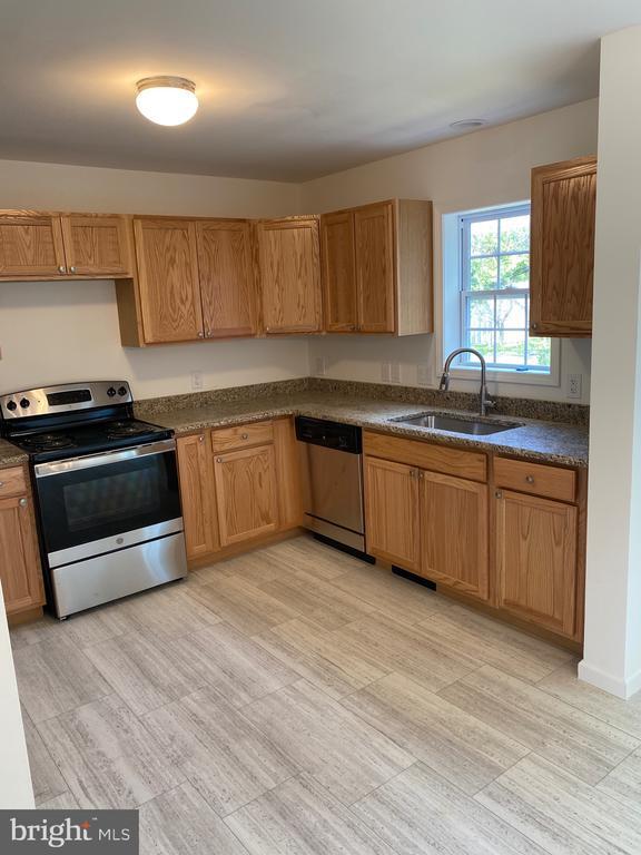 Photo - 301 Bondsville Rd