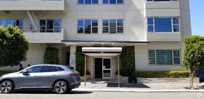 Building Photo - 1000 Green St Unit 203 Rental