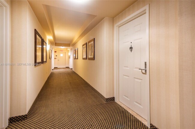 Photo - 19501 W Country Club Dr Unidad 2210