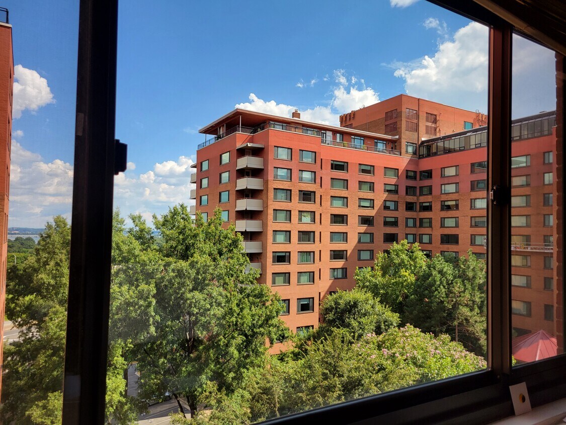 Photo - 1021 Arlington Blvd (Arlington, VA)