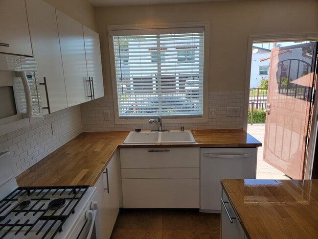 Photo - 5334 Cedar Ave Unit 5334