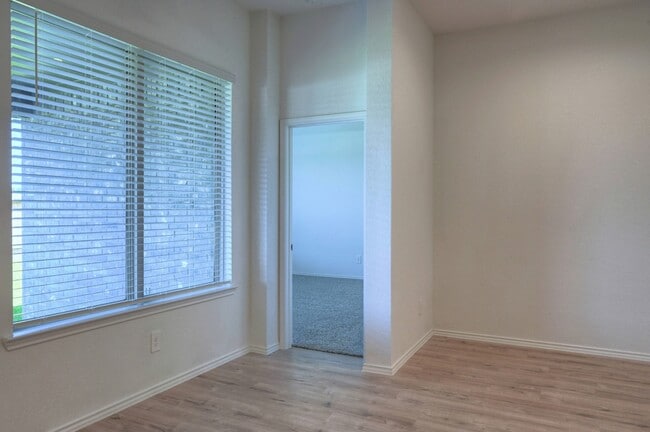 Photo - 31603 Zoe Pt