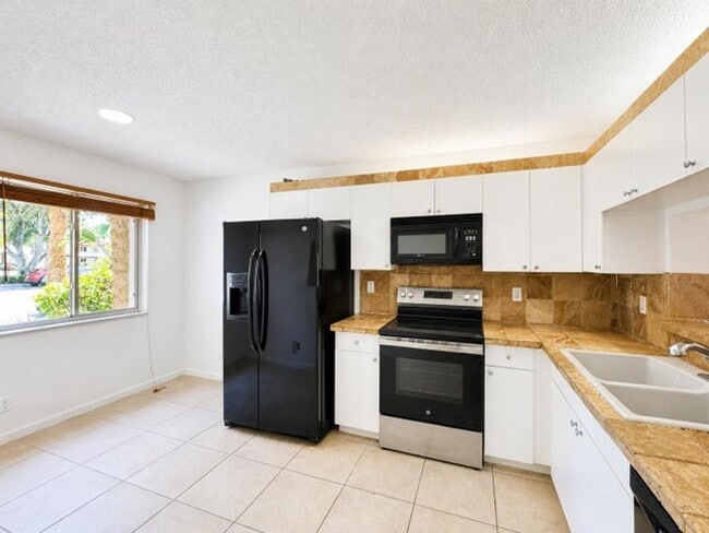 Building Photo - 340 NW 67th St