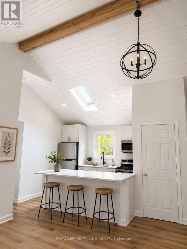 Photo - 1313 Springbank Ave