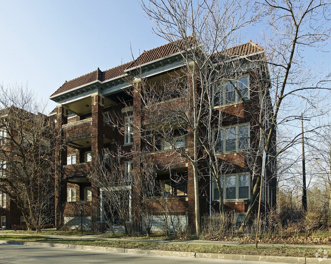 Photo - 2555 Kenilworth Rd