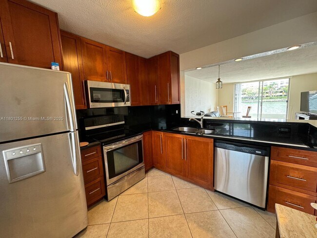 Photo - 4000 NE 169th St Unidad 104 Rental