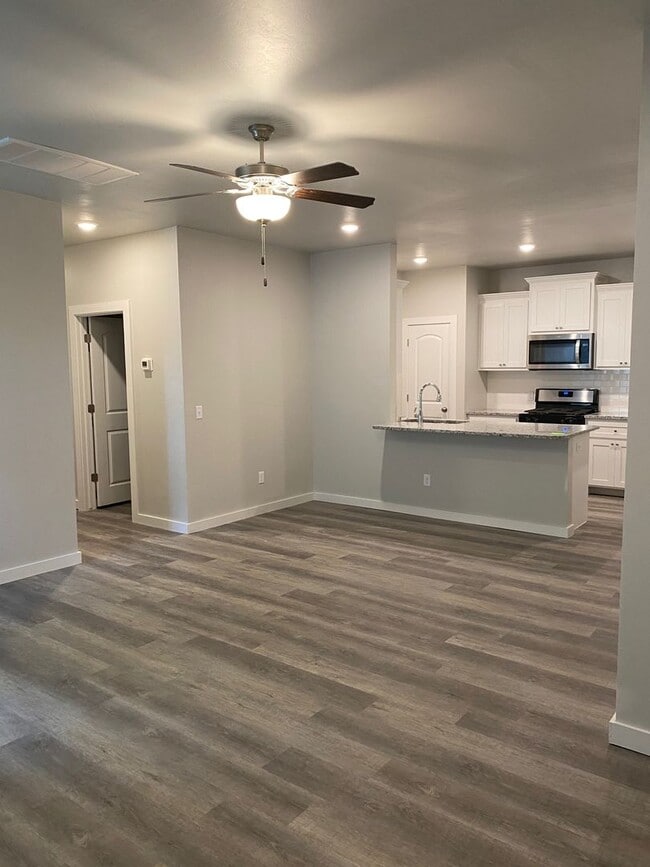 Photo - 3br 2ba duplex!!