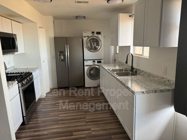 Photo - 940 N Sonora St