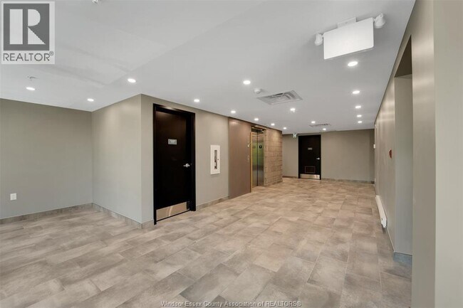 Photo - 140 Main St E Unité 304